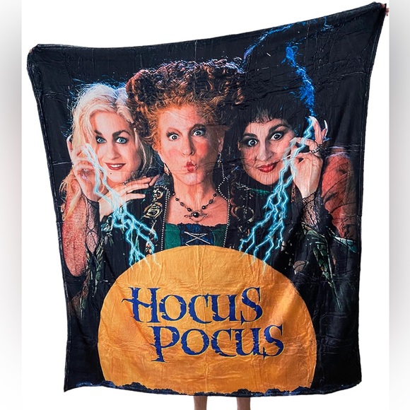 Sold!! Hocus Pocus Soft Plush Throw Blanket NEW - Picture 2 of 3